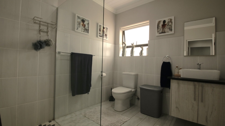 5 Bedroom Property for Sale in Dana Bay Western Cape